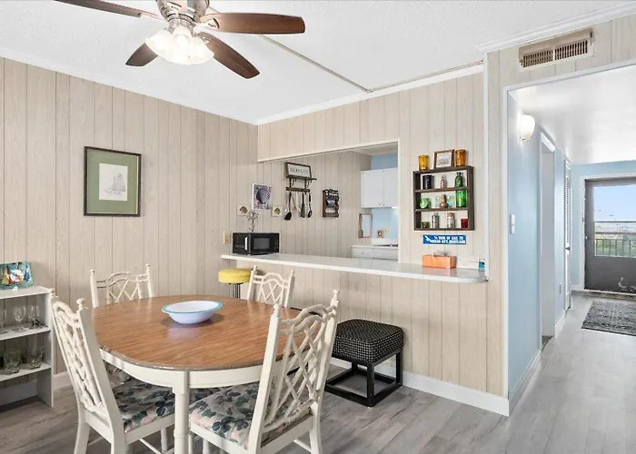 Cozy 2 Bedroom Oceanfront At The Towers!