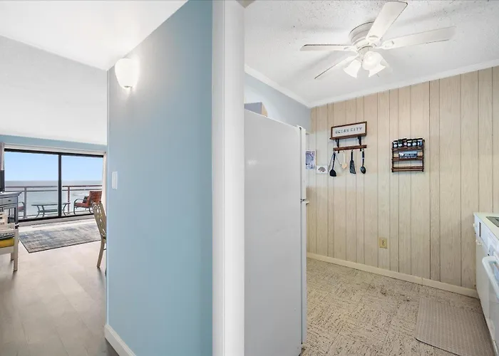 Cozy 2 Bedroom Oceanfront At The Towers! Holiday home