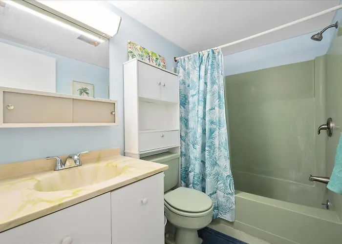Cozy 2 Bedroom Oceanfront At The Towers! Holiday home